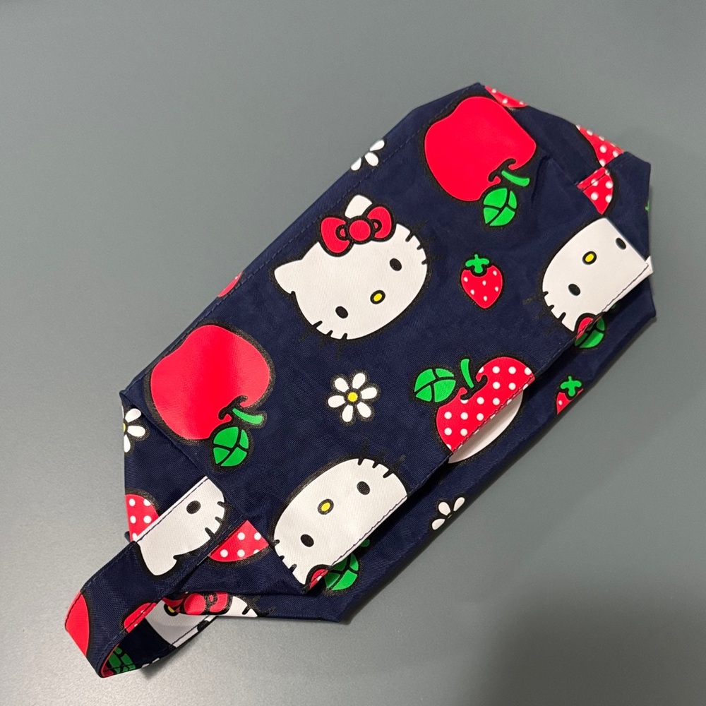 BAGGU Hello Kitty makeup bag